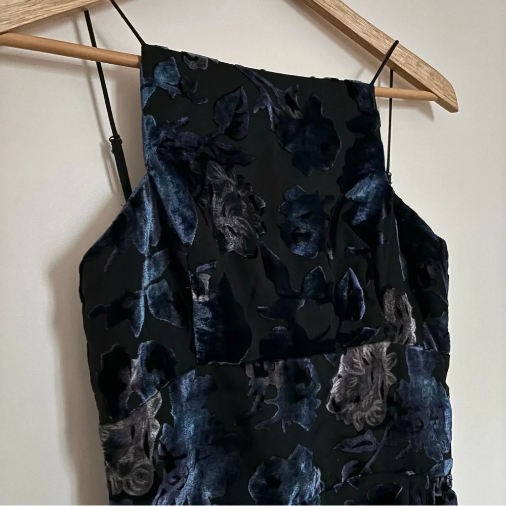 Reformation velvet floral print short knee length dress black, silver & blue XS - Picture 3 of 10